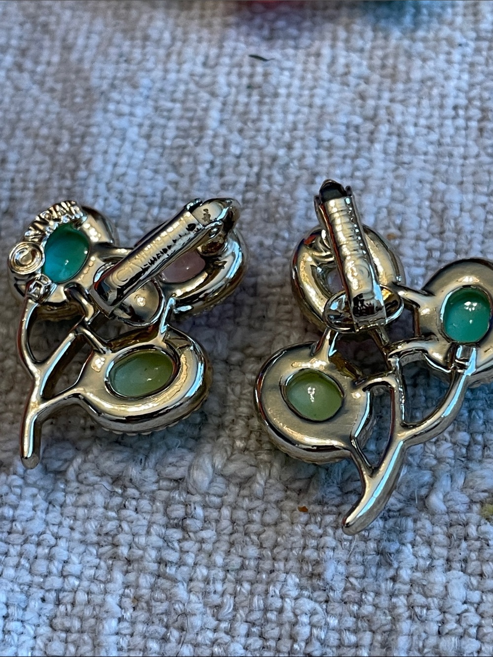 Sarah Coventry brooch and earrings set - Picture 4 of 7